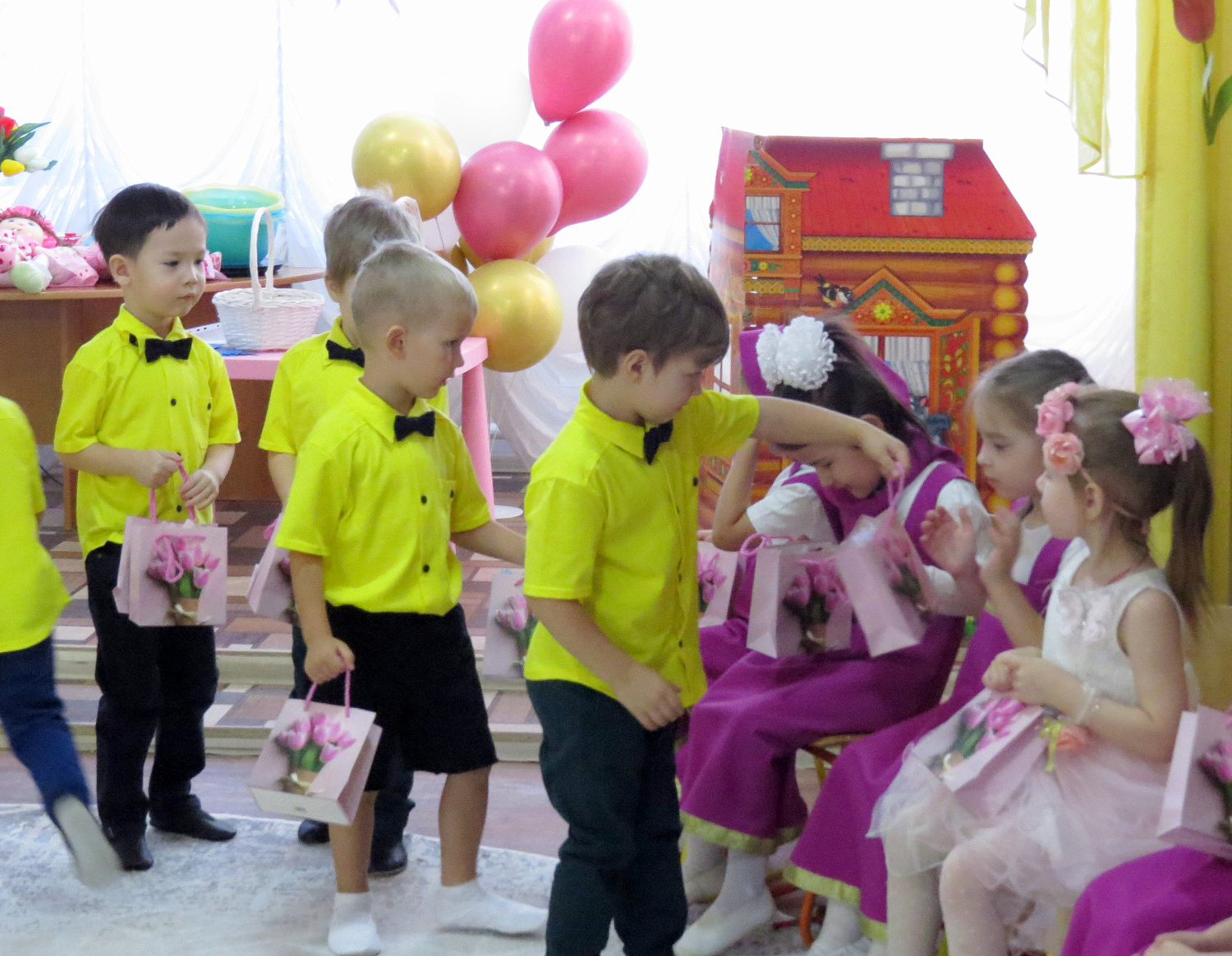 Поздравляем наших мам!