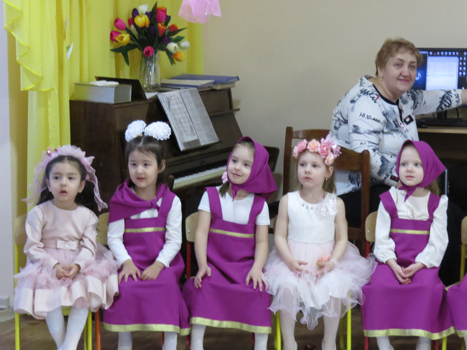 Поздравляем наших мам!