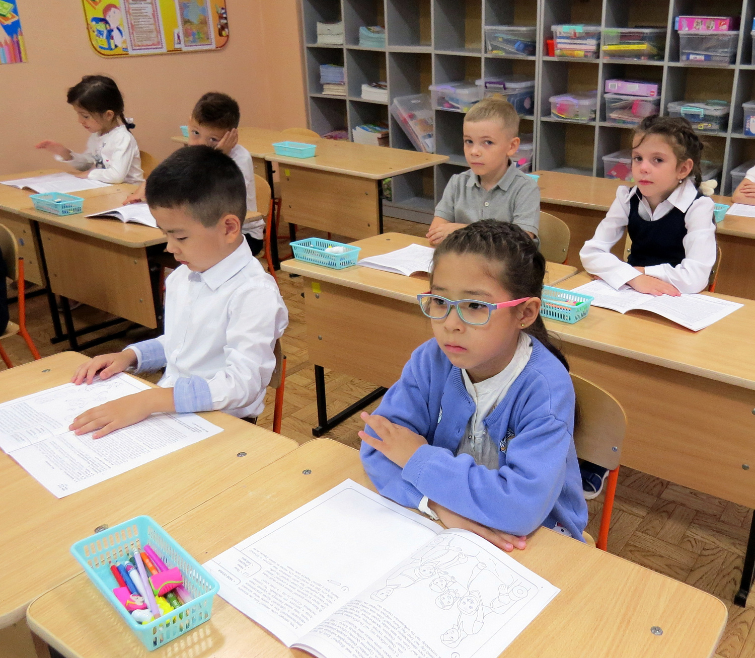 Step by step на дороге в школу