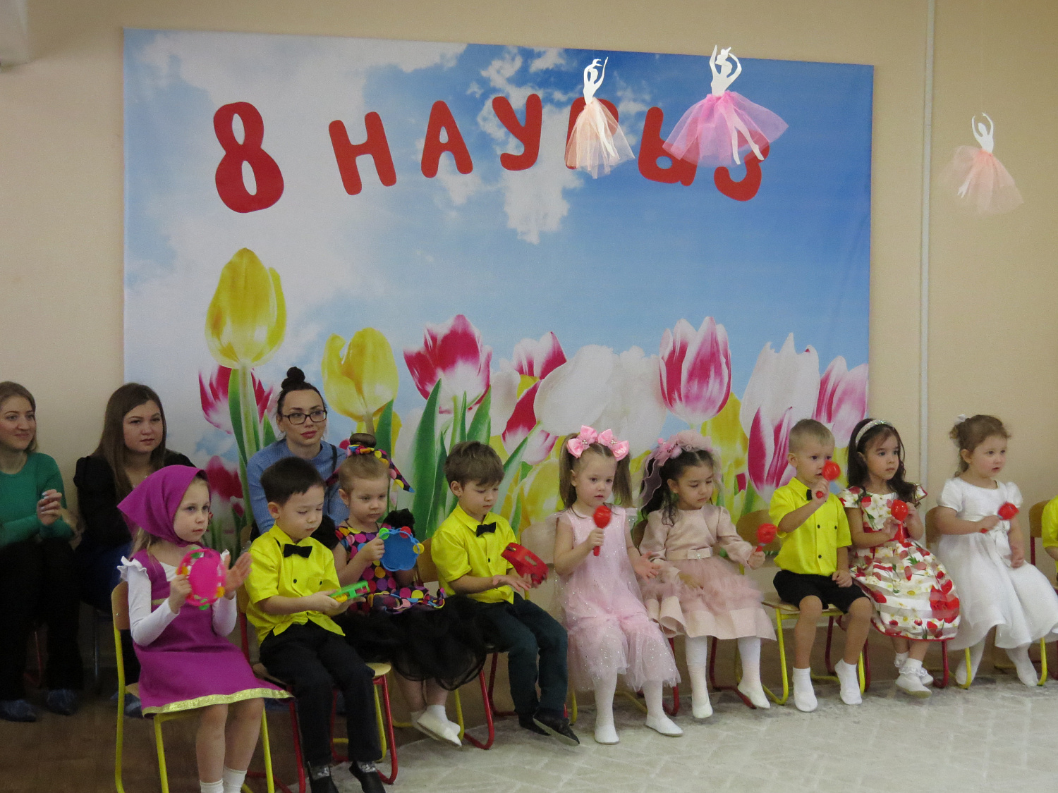 Поздравляем наших мам!